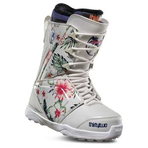 Thirtytwo Lashed snowboard boots size 6. Worn once briefly.